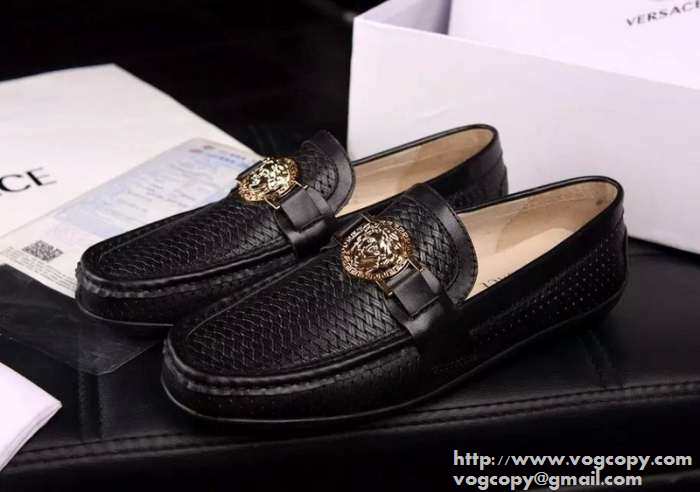定番なスタイル　2015 VERSACE ヴェルサーチ  カジュアルシューズ 優しい履き心地