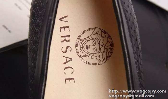 定番なスタイル　2015 VERSACE ヴェルサーチ  カジュアルシューズ 優しい履き心地