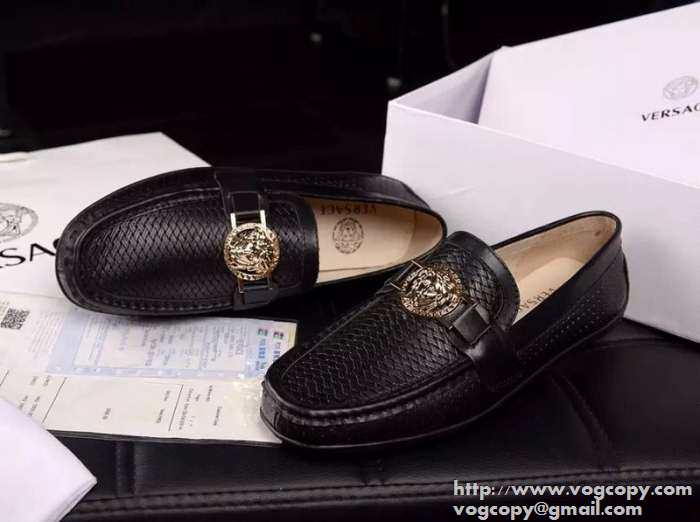 定番なスタイル　2015 VERSACE ヴェルサーチ  カジュアルシューズ 優しい履き心地