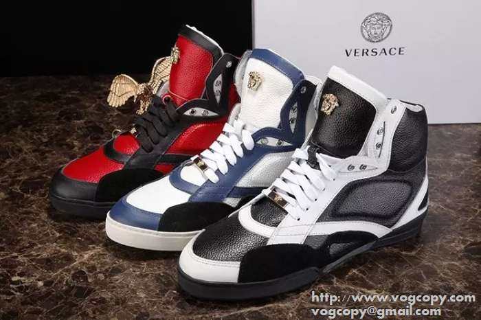 高級感を引き立てる　2015 VERSACE ヴェルサーチ ハイカットスニーカー
