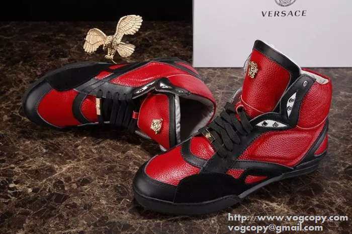 高級感を引き立てる　2015 VERSACE ヴェルサーチ ハイカットスニーカー