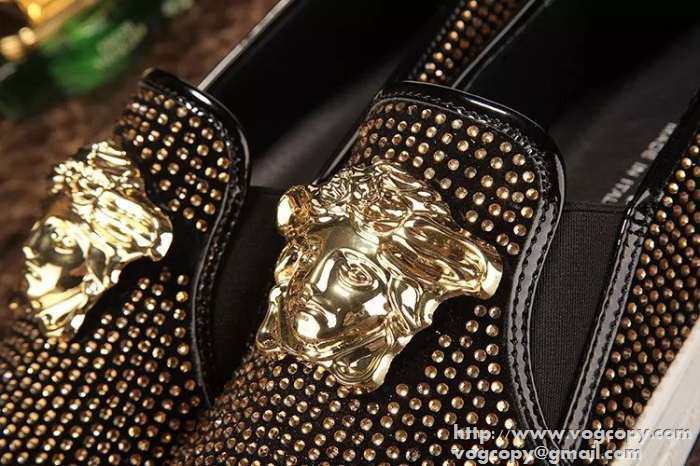足馴染みのいい　2015 VERSACE ヴェルサーチカジュアルシューズ ポップ