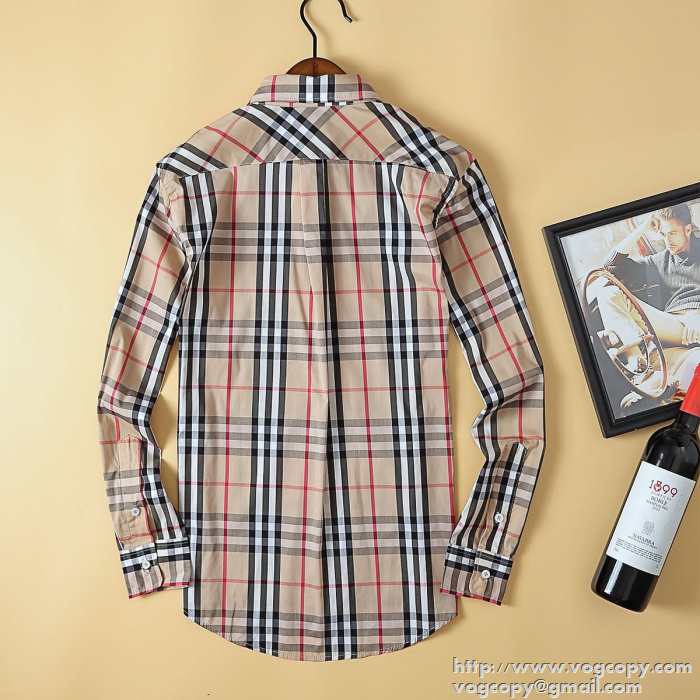 大人っぽい落ち着いた印象　2015秋冬 BURBERRY バーバリー　格安 長袖シャツ