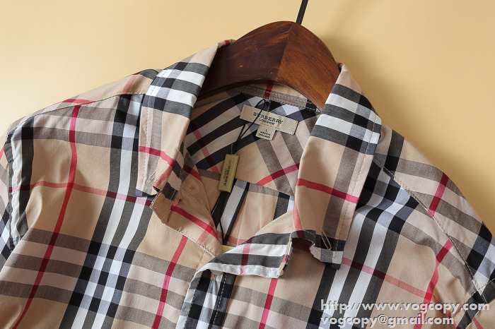 大人っぽい落ち着いた印象　2015秋冬 BURBERRY バーバリー　格安 長袖シャツ
