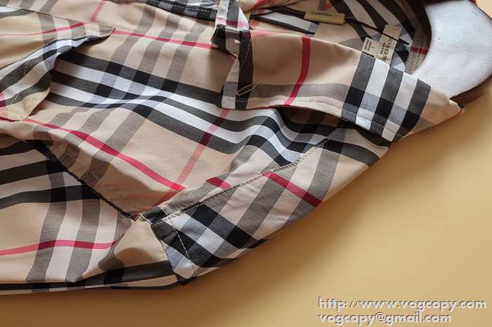 大人っぽい落ち着いた印象　2015秋冬 BURBERRY バーバリー　格安 長袖シャツ