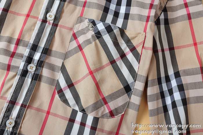 大人っぽい落ち着いた印象　2015秋冬 BURBERRY バーバリー　格安 長袖シャツ