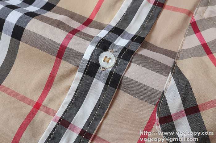 大人っぽい落ち着いた印象　2015秋冬 BURBERRY バーバリー　格安 長袖シャツ
