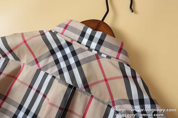 大人っぽい落ち着いた印象　2015秋冬 BURBERRY バーバリー　格安 長袖シャツ