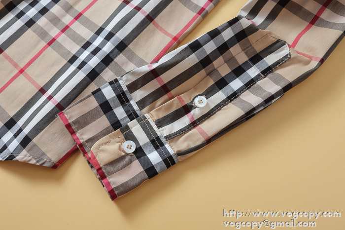 大人っぽい落ち着いた印象　2015秋冬 BURBERRY バーバリー　格安 長袖シャツ