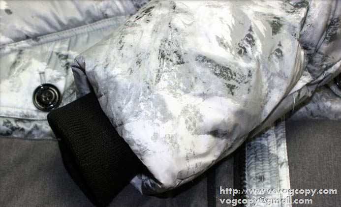 美品 2015秋冬 MONCLER モンクレール　大人雰囲気を醸す  ダウンジャケット