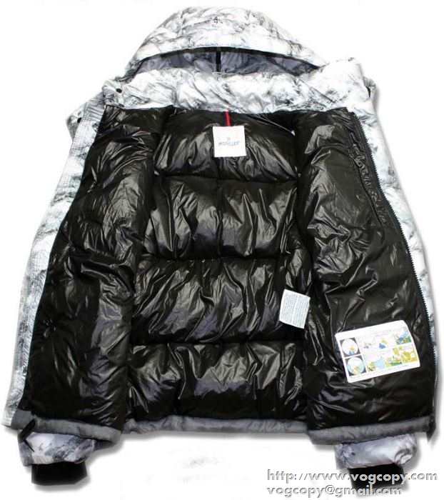美品 2015秋冬 MONCLER モンクレール　大人雰囲気を醸す  ダウンジャケット