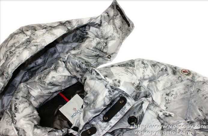 美品 2015秋冬 MONCLER モンクレール　大人雰囲気を醸す  ダウンジャケット
