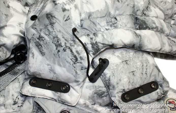 美品 2015秋冬 MONCLER モンクレール　大人雰囲気を醸す  ダウンジャケット