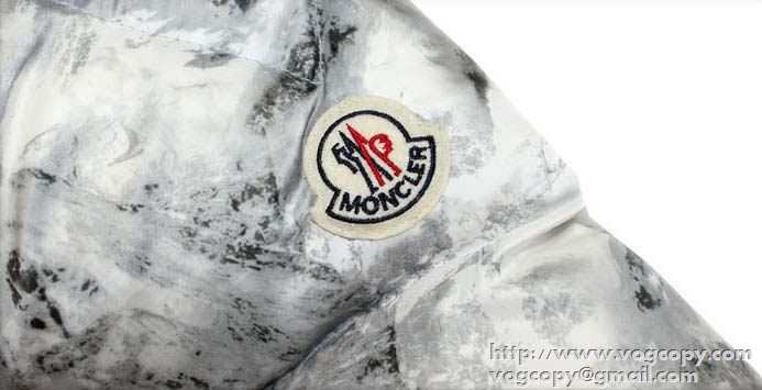 美品 2015秋冬 MONCLER モンクレール　大人雰囲気を醸す  ダウンジャケット