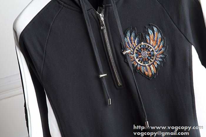 着心地も抜群　秋冬 balmain バルマン 着回し度抜群のプルオーバーパーカー 2色可選