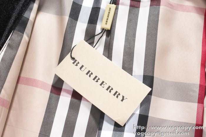 雰囲気も感じさせるアイテム　秋冬 burberry バーバリー 上品な形　ジャージセット