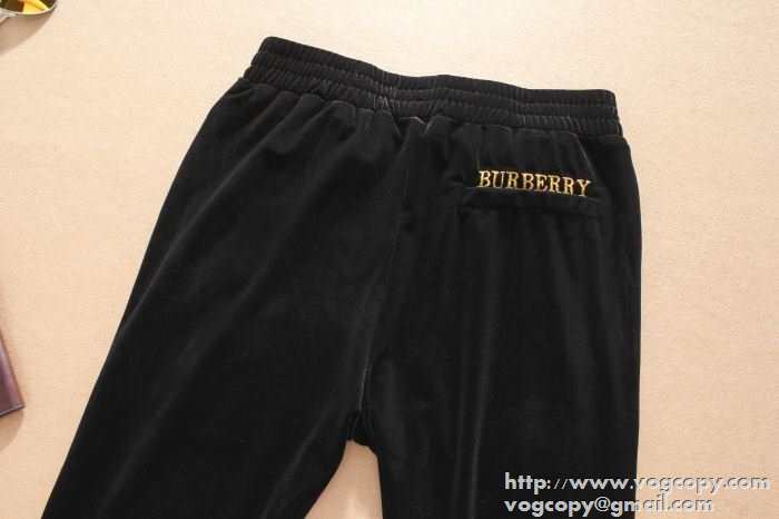 雰囲気も感じさせるアイテム　秋冬 burberry バーバリー 上品な形　ジャージセット