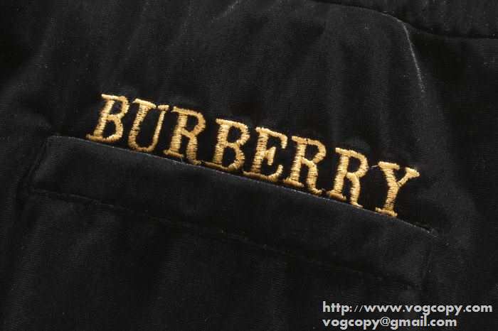 雰囲気も感じさせるアイテム　秋冬 burberry バーバリー 上品な形　ジャージセット