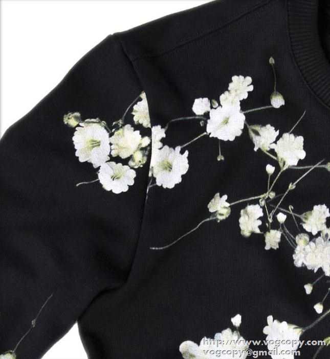 美品 2015秋冬　柔らかな風合い　GIVENCHY ジバンシー プルオーバーパーカー