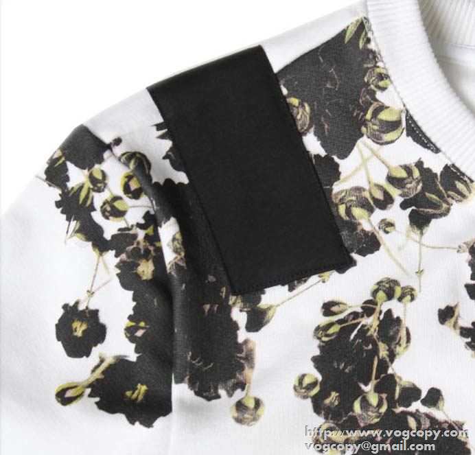 安定感ある　 2015秋冬ファションなデザイン GIVENCHY ジバンシー 人気　プルオーバーパーカー