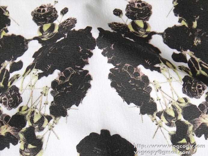 安定感ある　 2015秋冬ファションなデザイン GIVENCHY ジバンシー 人気　プルオーバーパーカー