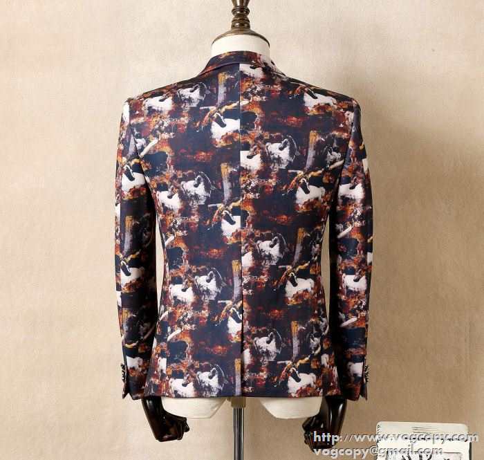 実用性にも優れた　 2015秋冬 PRADA プラダ 注目　スーツ レジャー 