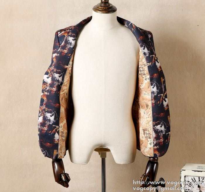実用性にも優れた　 2015秋冬 PRADA プラダ 注目　スーツ レジャー 