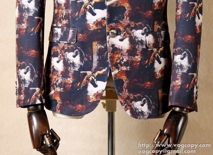実用性にも優れた　 2015秋冬 PRADA プラダ 注目　スーツ レジャー 