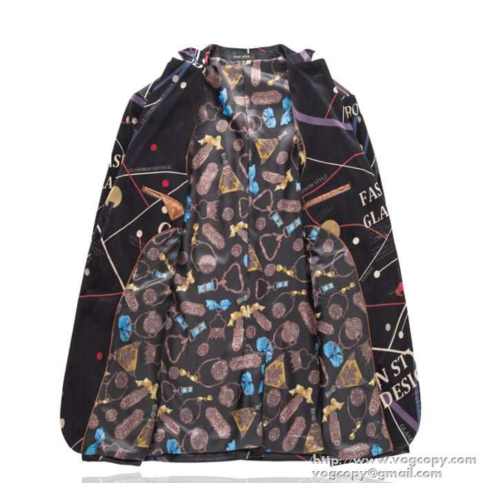 上品上質 2015秋冬 PRADA プラダ 高級感ある　スーツ レジャー