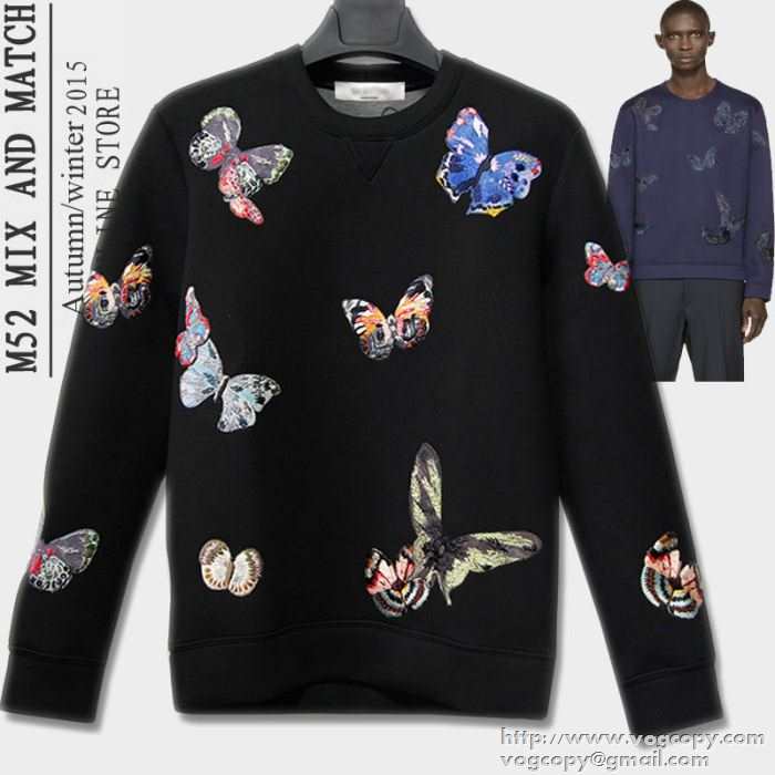 快適にカジュアル　2015秋冬  VALENTINO ヴァレンティノ 大活躍　プルオーバーパーカー
