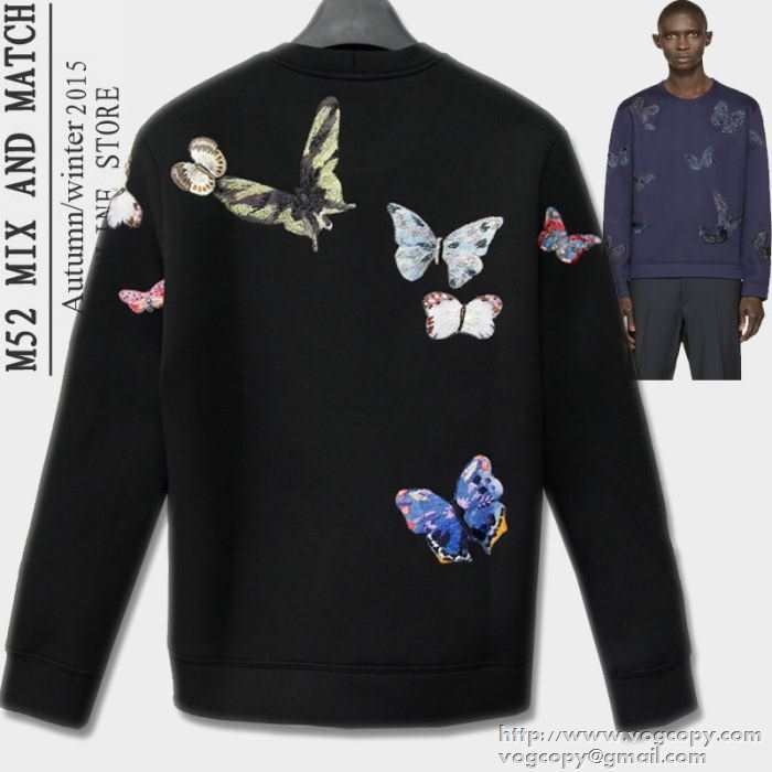快適にカジュアル　2015秋冬  VALENTINO ヴァレンティノ 大活躍　プルオーバーパーカー