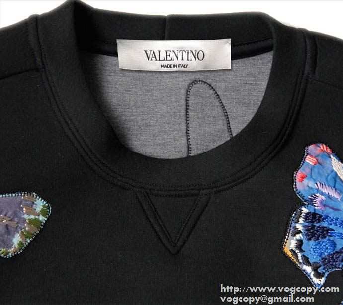 快適にカジュアル　2015秋冬  VALENTINO ヴァレンティノ 大活躍　プルオーバーパーカー
