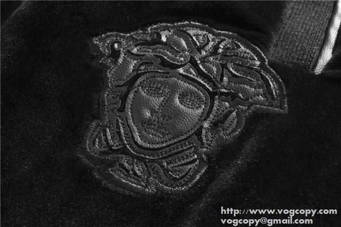 圧倒的存在感　 2015秋冬 VERSACE ヴェルサーチ　着心地の良い セットアップ上下