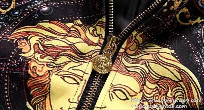 値下げる 2015秋冬 VERSACE ヴェルサーチ 収納できるブルゾン