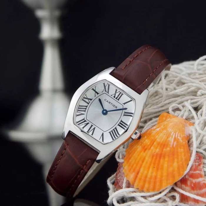 一味違うケーブル編みが魅力満点 2016 カルティエ CARTIER 女性用腕時計