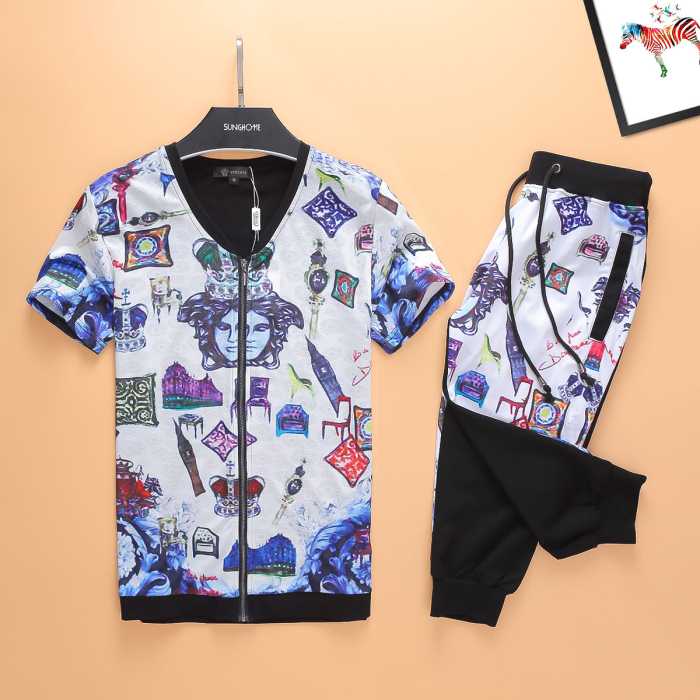 注目のアイテム 2016春夏 ヴェルサーチ VERSACE 半袖セットアップ