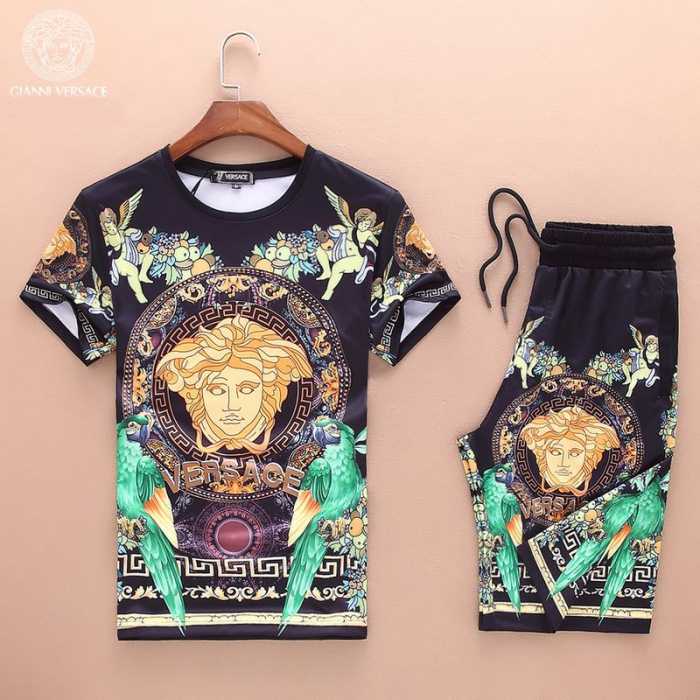 極上の着心地 2016春夏 ヴェルサーチ VERSACE 半袖セットアップ