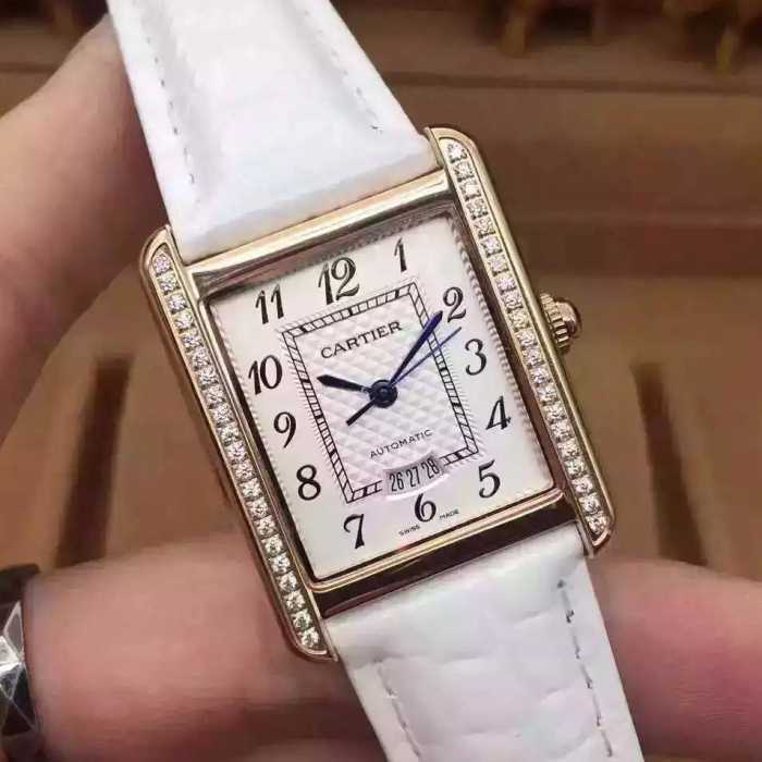 ムダな装飾を排したデザイン2016 CARTIER カルティエ サファイヤクリスタル風防 スイスムーブメントETA2671 女性用腕時計 5色可選