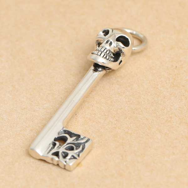 強い魅力を感じる一枚 2016 クロムハーツ CHROME HEARTS シルバー925 ペンダントトップ