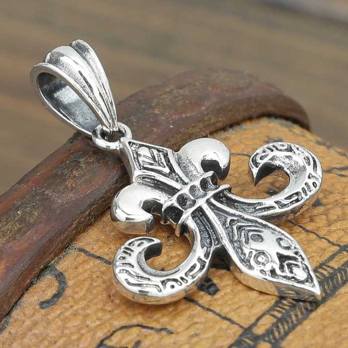 モデル大絶賛♪ 2016 クロムハーツ CHROME HEARTS シルバー925 ペンダントトップ