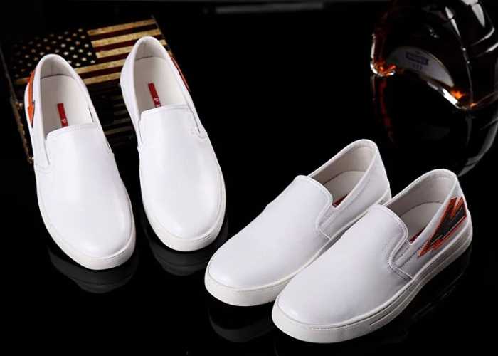 希少 2016 プラダ PRADA スニーカー 2色可選