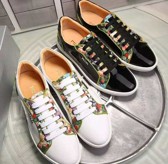 お洒落に魅せる 2016 プラダ PRADA フラットシューズ  2色可選