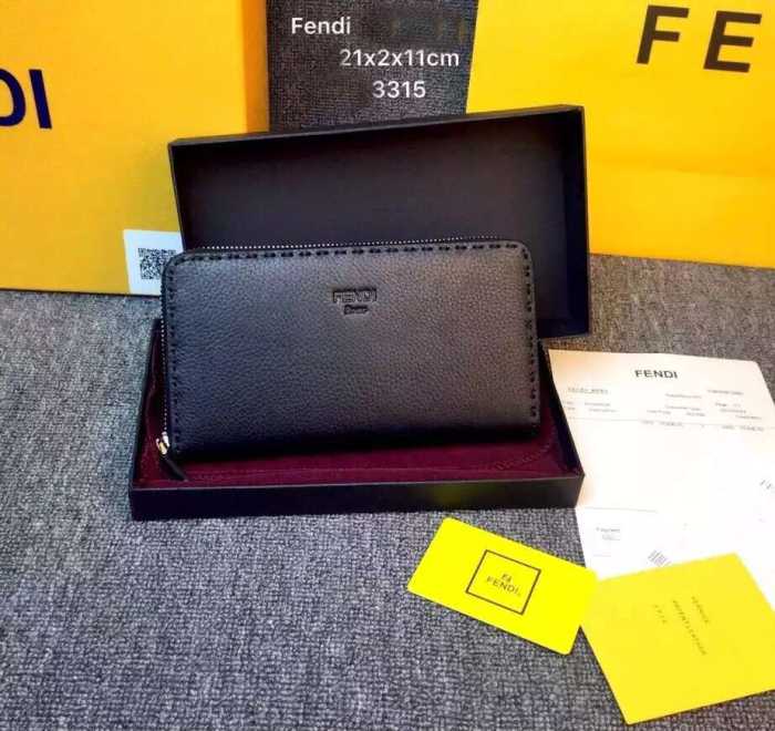 重宝するアイテム 2016 フェンディ  FENDI ポーチ 3315