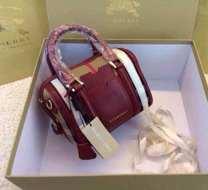 一味違うケーブル編みが魅力満点 2016 バーバリーBURBERRY  手持ち&ショルダー掛け 多色選択可 98152