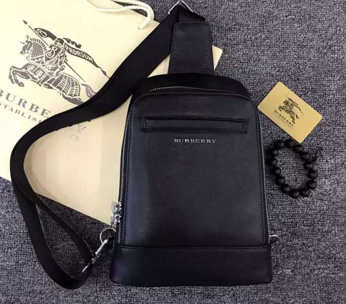 2016 めちゃくちゃお得 バーバリーBURBERRY  ショルダーバッグ 斜め掛けバッグ 8203