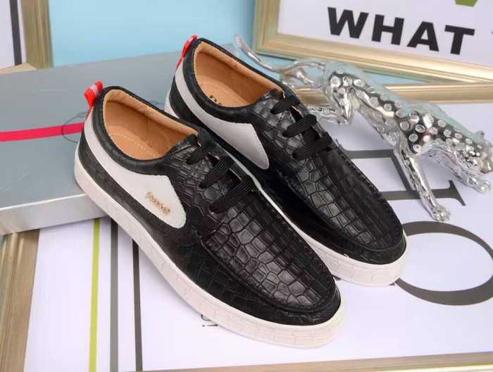 強い魅力を感じる一枚 2016秋冬 プラダ PRADA フラットシューズ