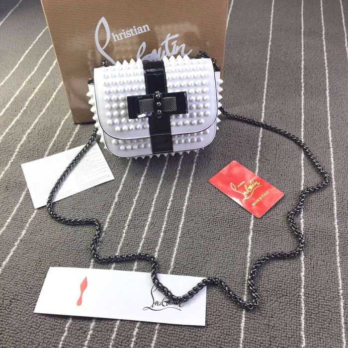  2016秋冬 クリスチャンルブタンChristian Louboutin コスパ最高のプライス 斜め掛けバッグ