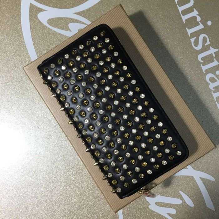 ムダな装飾を排したデザイン2016秋冬クリスチャンルブタン Christian Louboutin 財布