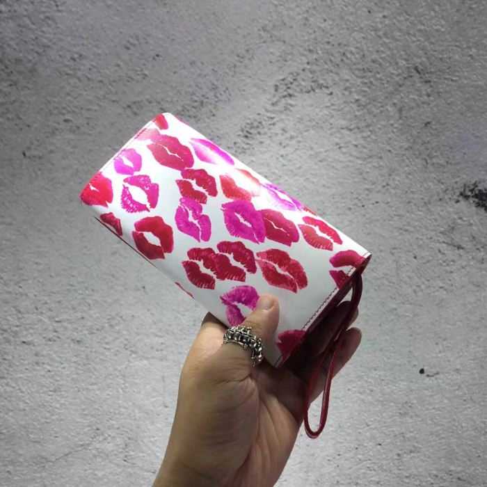  2016秋冬存在感◎クリスチャンルブタン Christian Louboutin ポーチ 財布