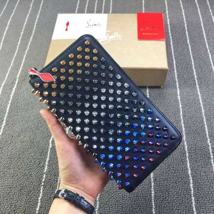  2016秋冬コスパ最高のプライスクリスチャンルブタン Christian Louboutin 長財布